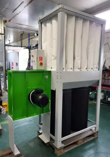 Filtr EK-24 4800m³/h z wentylatorem WTK-4 oraz automatycznym otrzepywaniem worków